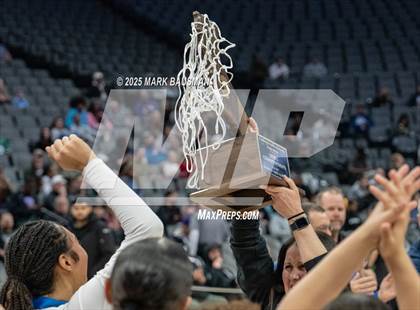 Thumbnail 2 in Rancho Bernardo vs Caruthers (CIF State DII Final) photogallery.