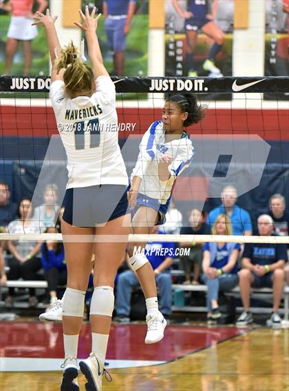 Thumbnail 2 in Xavier College Prep vs. La Costa Canyon (Durango Fall Classic) photogallery.