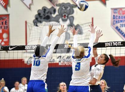Thumbnail 3 in Xavier College Prep vs. La Costa Canyon (Durango Fall Classic) photogallery.