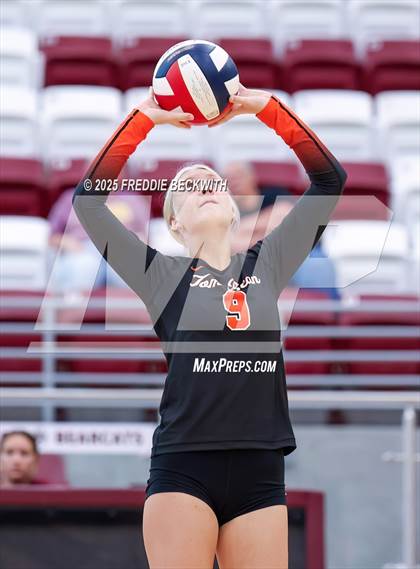Thumbnail 1 in Tom Bean vs. Bells (Hwy 75 Volleyfest) photogallery.