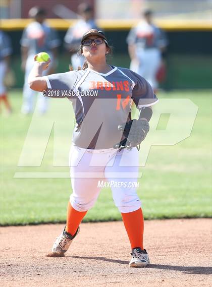 Thumbnail 2 in Saguaro vs. Browne photogallery.