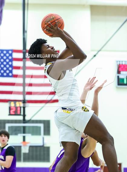 Thumbnail 1 in Warwick vs. Our Lady of Lourdes (Section 9 Class AA Final) photogallery.