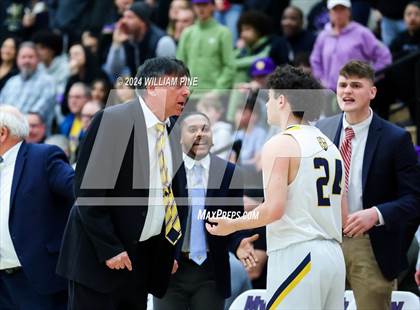 Thumbnail 2 in Warwick vs. Our Lady of Lourdes (Section 9 Class AA Final) photogallery.