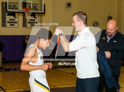 Thumbnail 1 in Warwick vs. Our Lady of Lourdes (Section 9 Class AA Final) photogallery.