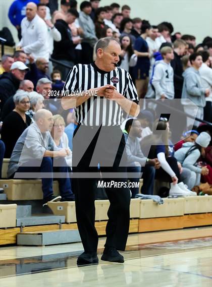 Thumbnail 2 in Warwick vs. Our Lady of Lourdes (Section 9 Class AA Final) photogallery.