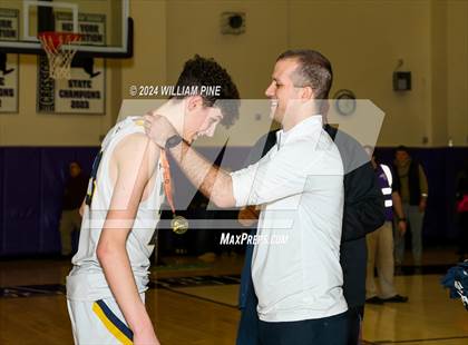 Thumbnail 3 in Warwick vs. Our Lady of Lourdes (Section 9 Class AA Final) photogallery.