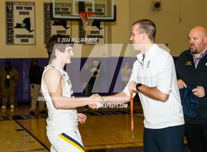 Thumbnail 3 in Warwick vs. Our Lady of Lourdes (Section 9 Class AA Final) photogallery.