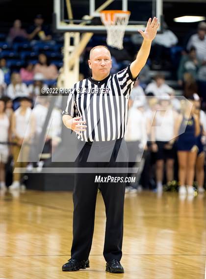 Thumbnail 1 in Bloomington Central Catholic vs. Monticello (IHSA Class 2A Super Sectionals) photogallery.