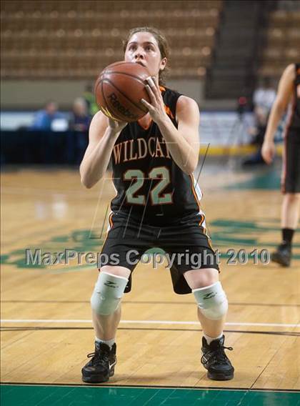 Thumbnail 3 in Lee vs. Pentucket Regional (MIAA D3 Final) photogallery.