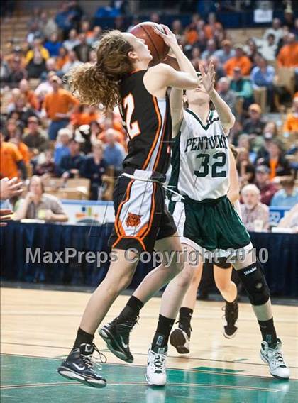 Thumbnail 2 in Lee vs. Pentucket Regional (MIAA D3 Final) photogallery.