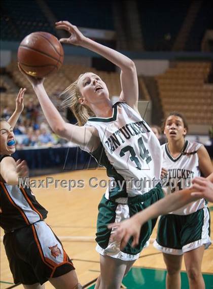 Thumbnail 2 in Lee vs. Pentucket Regional (MIAA D3 Final) photogallery.