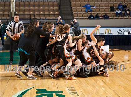 Thumbnail 2 in Lee vs. Pentucket Regional (MIAA D3 Final) photogallery.