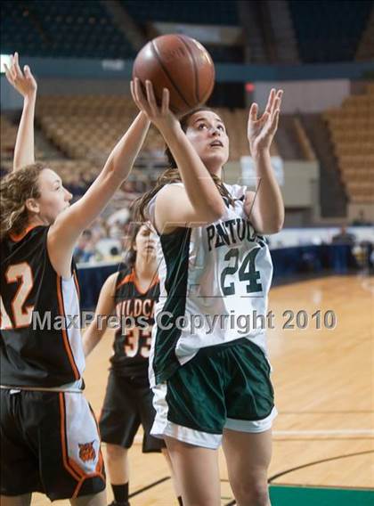 Thumbnail 1 in Lee vs. Pentucket Regional (MIAA D3 Final) photogallery.