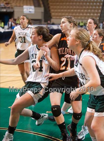 Thumbnail 3 in Lee vs. Pentucket Regional (MIAA D3 Final) photogallery.