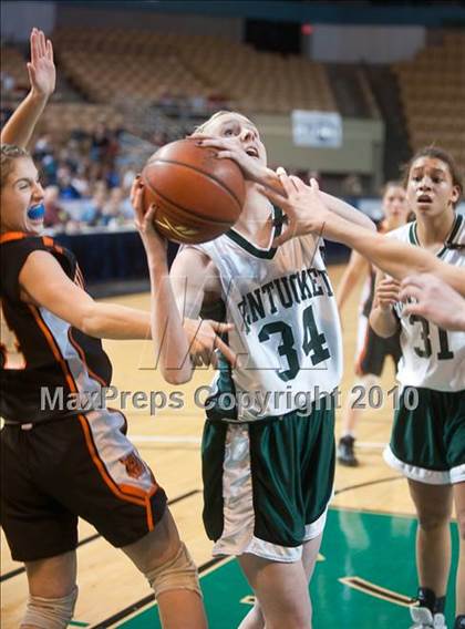 Thumbnail 1 in Lee vs. Pentucket Regional (MIAA D3 Final) photogallery.