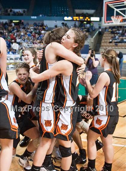 Thumbnail 3 in Lee vs. Pentucket Regional (MIAA D3 Final) photogallery.