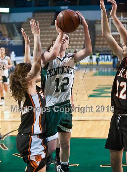 Thumbnail 2 in Lee vs. Pentucket Regional (MIAA D3 Final) photogallery.
