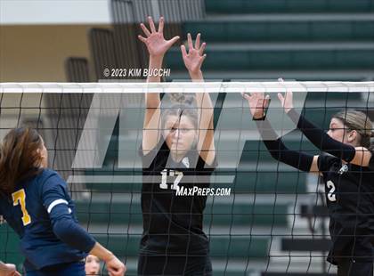 Thumbnail 3 in Clarkston vs. Walled Lake Northern photogallery.