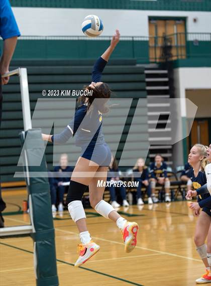 Thumbnail 3 in Clarkston vs. Walled Lake Northern photogallery.
