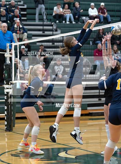 Thumbnail 3 in Clarkston vs. Walled Lake Northern photogallery.
