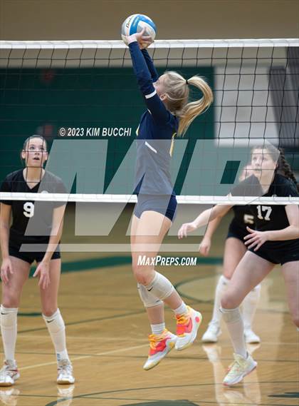 Thumbnail 3 in Clarkston vs. Walled Lake Northern photogallery.