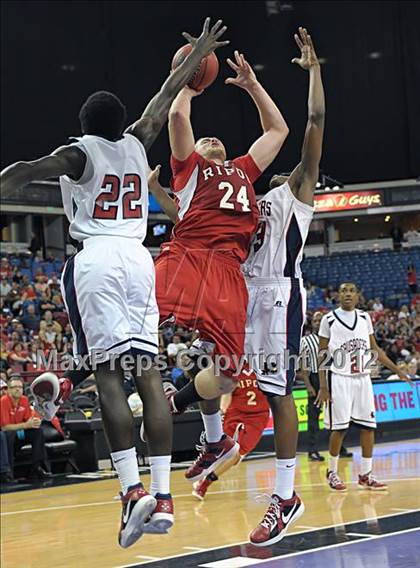 Thumbnail 2 in Ripon vs. Modesto Christian (CIF SJS D4 Final) photogallery.