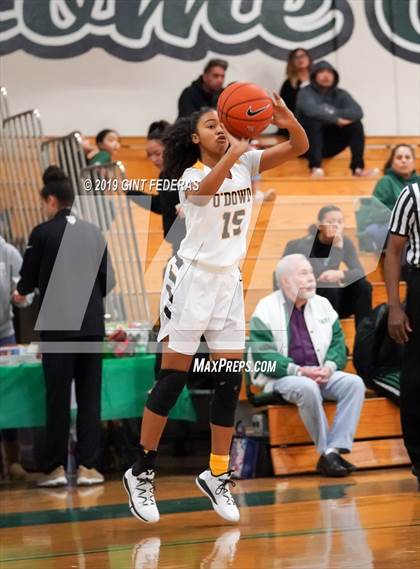 Thumbnail 2 in Bishop O'Dowd vs. Sacred Heart Cathedral Preparatory (Elite is Earned New Year Classic) photogallery.