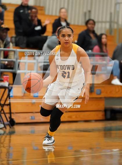 Thumbnail 1 in Bishop O'Dowd vs. Sacred Heart Cathedral Preparatory (Elite is Earned New Year Classic) photogallery.