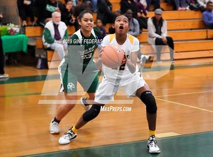 Thumbnail 2 in Bishop O'Dowd vs. Sacred Heart Cathedral Preparatory (Elite is Earned New Year Classic) photogallery.