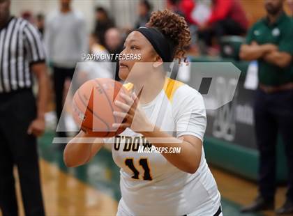 Thumbnail 1 in Bishop O'Dowd vs. Sacred Heart Cathedral Preparatory (Elite is Earned New Year Classic) photogallery.