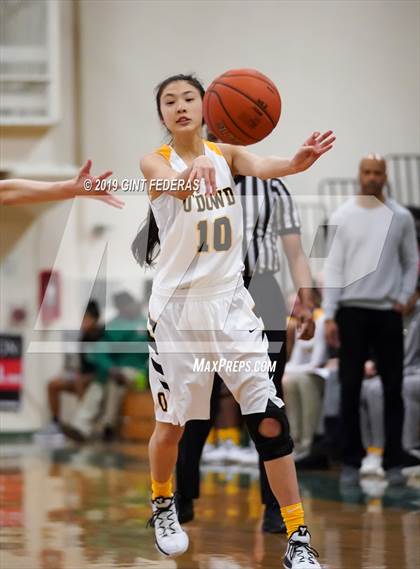 Thumbnail 2 in Bishop O'Dowd vs. Sacred Heart Cathedral Preparatory (Elite is Earned New Year Classic) photogallery.