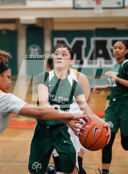 Thumbnail 3 in Bishop O'Dowd vs. Sacred Heart Cathedral Preparatory (Elite is Earned New Year Classic) photogallery.