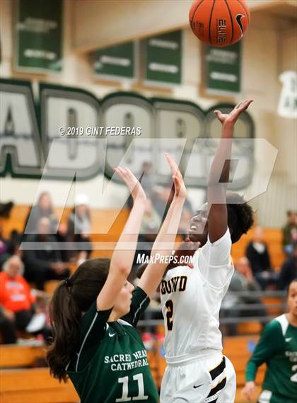 Thumbnail 2 in Bishop O'Dowd vs. Sacred Heart Cathedral Preparatory (Elite is Earned New Year Classic) photogallery.