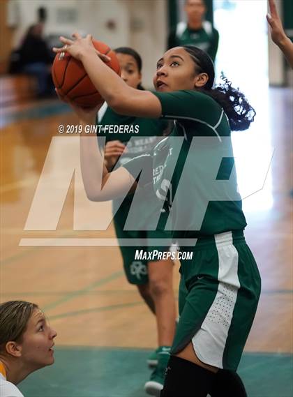 Thumbnail 3 in Bishop O'Dowd vs. Sacred Heart Cathedral Preparatory (Elite is Earned New Year Classic) photogallery.