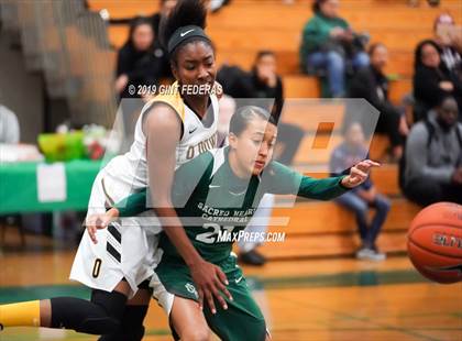 Thumbnail 2 in Bishop O'Dowd vs. Sacred Heart Cathedral Preparatory (Elite is Earned New Year Classic) photogallery.