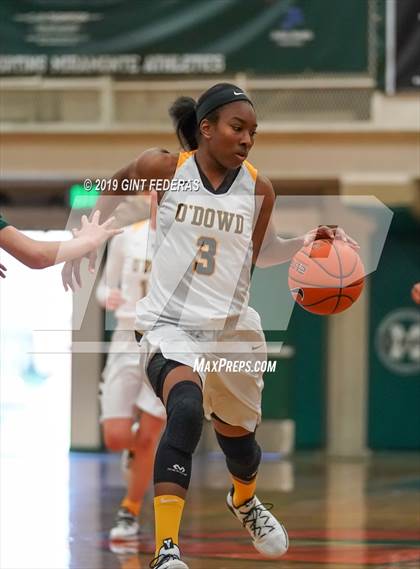 Thumbnail 1 in Bishop O'Dowd vs. Sacred Heart Cathedral Preparatory (Elite is Earned New Year Classic) photogallery.