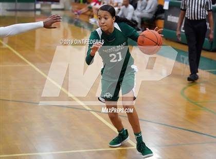 Thumbnail 1 in Bishop O'Dowd vs. Sacred Heart Cathedral Preparatory (Elite is Earned New Year Classic) photogallery.