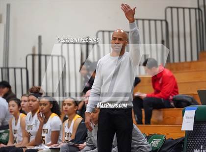 Thumbnail 2 in Bishop O'Dowd vs. Sacred Heart Cathedral Preparatory (Elite is Earned New Year Classic) photogallery.