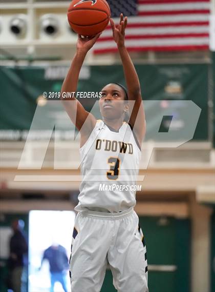 Thumbnail 2 in Bishop O'Dowd vs. Sacred Heart Cathedral Preparatory (Elite is Earned New Year Classic) photogallery.