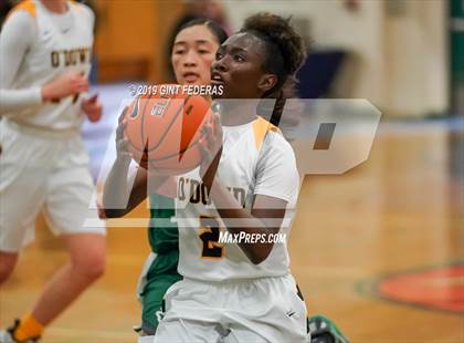 Thumbnail 3 in Bishop O'Dowd vs. Sacred Heart Cathedral Preparatory (Elite is Earned New Year Classic) photogallery.