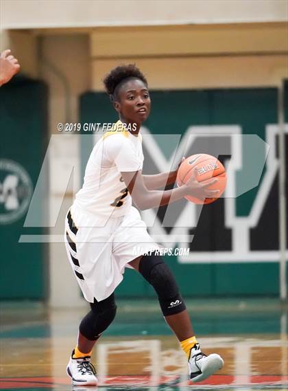 Thumbnail 1 in Bishop O'Dowd vs. Sacred Heart Cathedral Preparatory (Elite is Earned New Year Classic) photogallery.