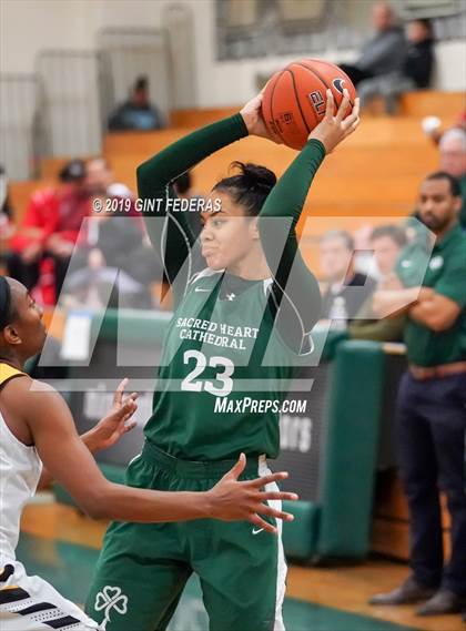 Thumbnail 2 in Bishop O'Dowd vs. Sacred Heart Cathedral Preparatory (Elite is Earned New Year Classic) photogallery.