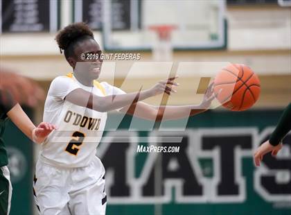 Thumbnail 3 in Bishop O'Dowd vs. Sacred Heart Cathedral Preparatory (Elite is Earned New Year Classic) photogallery.