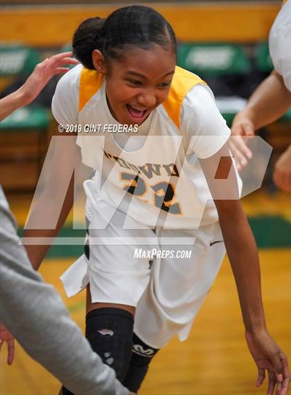 Thumbnail 1 in Bishop O'Dowd vs. Sacred Heart Cathedral Preparatory (Elite is Earned New Year Classic) photogallery.