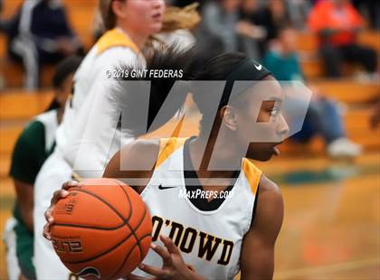 Thumbnail 1 in Bishop O'Dowd vs. Sacred Heart Cathedral Preparatory (Elite is Earned New Year Classic) photogallery.