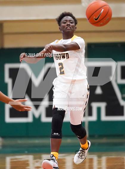Thumbnail 3 in Bishop O'Dowd vs. Sacred Heart Cathedral Preparatory (Elite is Earned New Year Classic) photogallery.