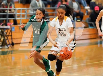 Thumbnail 3 in Bishop O'Dowd vs. Sacred Heart Cathedral Preparatory (Elite is Earned New Year Classic) photogallery.