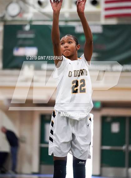 Thumbnail 3 in Bishop O'Dowd vs. Sacred Heart Cathedral Preparatory (Elite is Earned New Year Classic) photogallery.