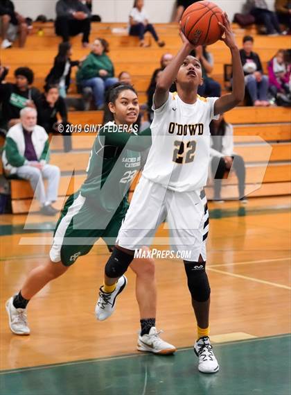Thumbnail 3 in Bishop O'Dowd vs. Sacred Heart Cathedral Preparatory (Elite is Earned New Year Classic) photogallery.