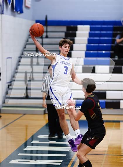 Thumbnail 3 in Serra Catholic @ Ellwood City photogallery.